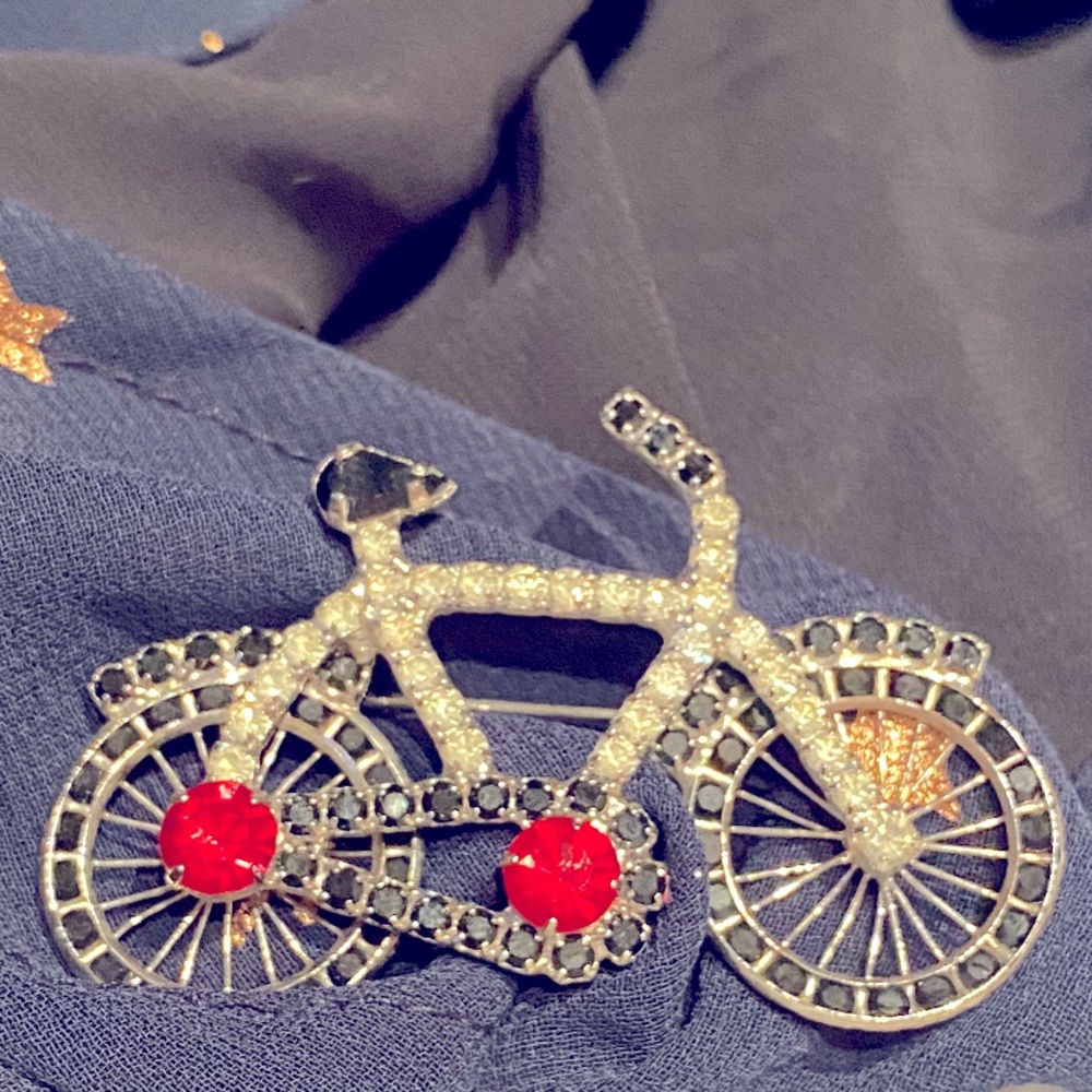 Dorothy Bauer Bicycle Rhinestone Brooch Pin 🚲